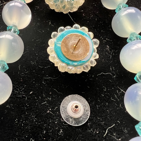 Powder blue ‘50’s necklace and Cabachons earrings to match - Picture 3 of 7